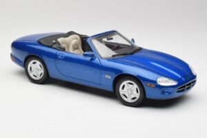 Jaguar XK8 X100 Cabriolet Azure Blue Maisto 1:18 50286 Diecast - image 6 of 8