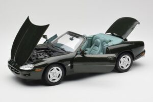 Jaguar XK8 X100 Cabriolet British Racing Green Maisto 1:18 50285 Diecast - image 2 of 8