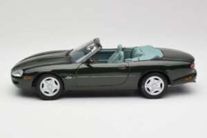 Jaguar XK8 X100 Cabriolet British Racing Green Maisto 1:18 50285 Diecast - image 4 of 8
