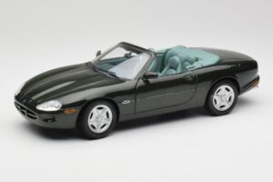 Jaguar XK8 X100 Cabriolet British Racing Green Maisto 1:18 50285 Diecast