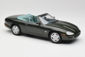 Jaguar XK8 X100 Cabriolet British Racing Green Maisto 1:18 50285 Diecast - image 6 of 8