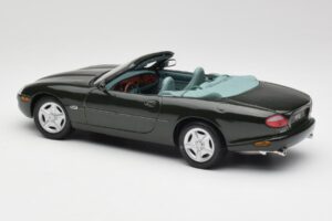 Jaguar XK8 X100 Cabriolet British Racing Green Maisto 1:18 50285 Diecast - image 7 of 8