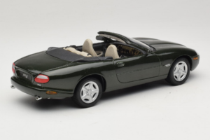 Jaguar XK8 Green Metallic Light Grey Interior Maisto 1:18 31836 Diecast - image 3 of 8