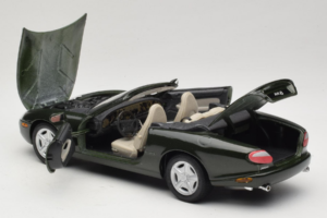 Jaguar XK8 Green Metallic Light Grey Interior Maisto 1:18 31836 Diecast - image 5 of 8