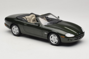 Jaguar XK8 Green Metallic Light Grey Interior Maisto 1:18 31836 Diecast - image 6 of 8