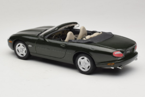 Jaguar XK8 Green Metallic Light Grey Interior Maisto 1:18 31836 Diecast - image 7 of 8
