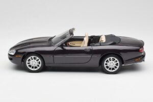 Jaguar XKR X100 Cabriolet Grey Maisto 1:18 50331 Diecast - image 4 of 8