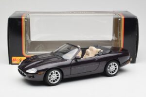 Jaguar XKR X100 Cabriolet Grey Maisto 1:18 50331 Diecast - image 8 of 8