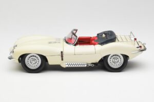 Jaguar XKSS Cream AUTOart 1:18 73512 Diecast - image 4 of 8