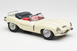 Jaguar XKSS Cream AUTOart 1:18 73512 Diecast - image 6 of 8