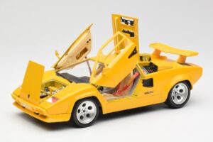 Lamborghini Countach Yellow Bburago 1:18 3037 Diecast - image 2 of 8