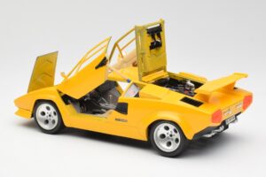 Lamborghini Countach Yellow Bburago 1:18 3037 Diecast - image 5 of 8