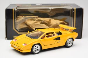 Lamborghini Countach Yellow Bburago 1:18 3037 Diecast - image 8 of 8