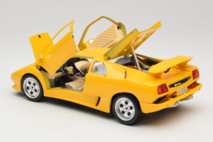 Lamborghini Diablo Yellow Bburago 1:18 3041-M2 Diecast - image 5 of 8