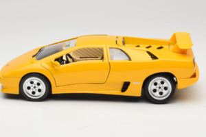 Lamborghini Diablo Yellow Bburago 1:18 3041 Diecast - image 4 of 8