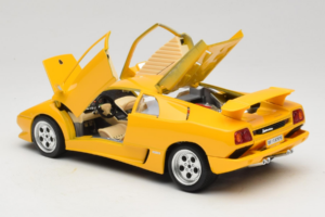 Lamborghini Diablo Yellow Bburago 1:18 3041 Diecast - image 5 of 8