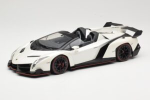 Lamborghini Veneno Roadster White With Red Line Kyosho 1:18 C09502W Diecast