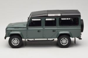 Land Rover Defender Station Wagon Keswick Green GT Spirit 1:18 GT527 Resin - image 3 of 6