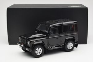 Land Rover Defender 90 Santorini Black Metallic Kyosho 1:18 08901BK Diecast - image 8 of 8