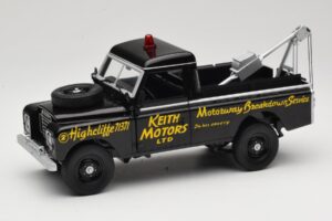 Land Rover Series III Recovery Vehicle Black Universal Hobbies 1:18 4411 Diecast
