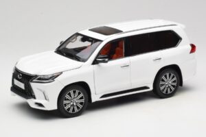 Lexus LX570 J200 White LCD 1:18 LCD18010-WH Diecast