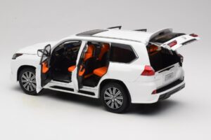 Lexus LX570 J200 White LCD 1:18 LCD18010-WH Diecast - image 5 of 8