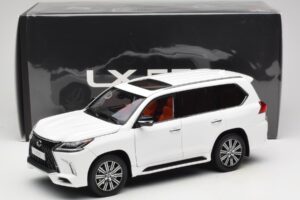 Lexus LX570 J200 White LCD 1:18 LCD18010-WH Diecast - image 8 of 8