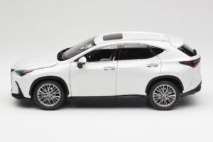 Lexus NX450h+ AZ20 White Kyosho 1:18 08968Q Resin - image 4 of 8