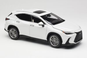 Lexus NX450h+ AZ20 White Kyosho 1:18 08968Q Resin - image 6 of 8