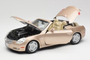 Lexus SC430 Beige Maisto 1:18 31629 Diecast - image 2 of 8