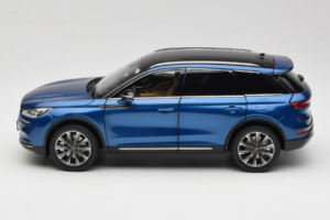 Lincoln Corsair Blue OEM 1:18 LINCOLN001 Diecast - image 4 of 8