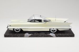 Lincoln Futura Concept White Minichamps 1:18 107082030 Diecast - image 3 of 6