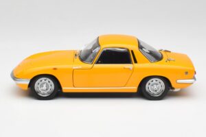 Lotus Elan S/E Racing Yellow AUTOart 1:18 75352 Diecast - image 4 of 8