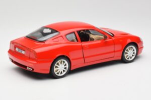 Maserati 3200 GT Red Bburago 1:18 3341 Diecast - image 3 of 8