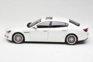 Maserati Quattroporte VI GTS Alpine White AUTOart 1:18 75808 Diecast - image 4 of 8