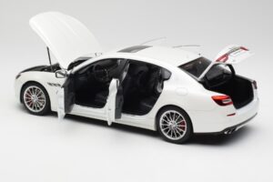 Maserati Quattroporte VI GTS Alpine White AUTOart 1:18 75808 Diecast - image 5 of 8