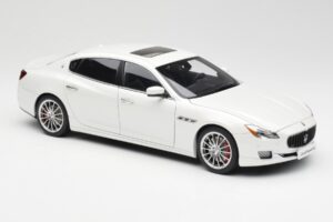 Maserati Quattroporte VI GTS Alpine White AUTOart 1:18 75808 Diecast - image 6 of 8