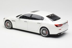 Maserati Quattroporte VI GTS Alpine White AUTOart 1:18 75808 Diecast - image 7 of 8