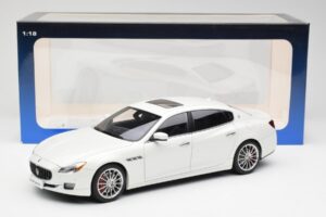Maserati Quattroporte VI GTS Alpine White AUTOart 1:18 75808 Diecast - image 8 of 8