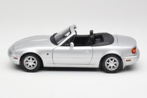 Mazda MX-5 Miata NA Highlight Silver Gate 1:18 1015 Diecast - image 4 of 8