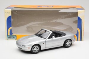 Mazda MX-5 Miata NA Highlight Silver Gate 1:18 1015 Diecast - image 8 of 8
