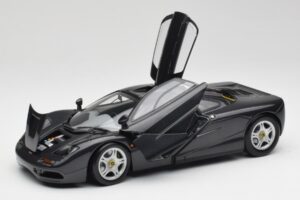 McLaren F1 Carbon Black Metallic Minichamps 1:18 530133420 Diecast - image 2 of 8