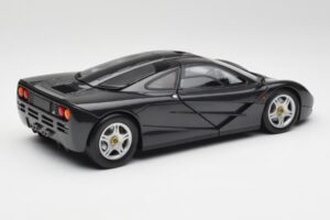 McLaren F1 Carbon Black Metallic Minichamps 1:18 530133420 Diecast - image 3 of 8