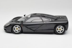 McLaren F1 Carbon Black Metallic Minichamps 1:18 530133420 Diecast - image 4 of 8