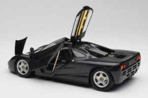 McLaren F1 Carbon Black Metallic Minichamps 1:18 530133420 Diecast - image 5 of 8