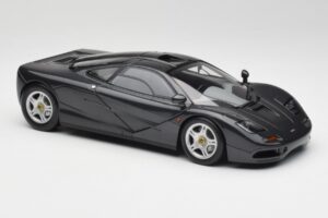 McLaren F1 Carbon Black Metallic Minichamps 1:18 530133420 Diecast - image 6 of 8