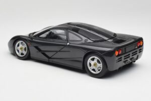 McLaren F1 Carbon Black Metallic Minichamps 1:18 530133420 Diecast - image 7 of 8