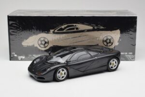 McLaren F1 Carbon Black Metallic Minichamps 1:18 530133420 Diecast - image 8 of 8