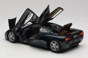 McLaren F1 Green LCD 1:18 LCD18014-GR Diecast - image 5 of 8