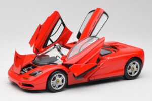 McLaren F1 Magma Red Minichamps 1:18 530133422 Diecast - image 2 of 8